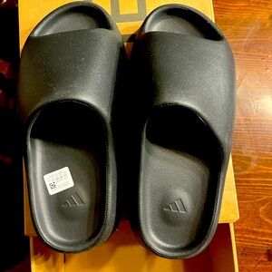 NIB Adidas Yeezy slides